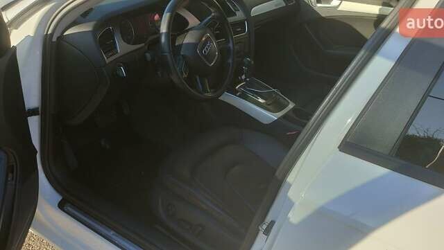Белый Ауди А4, объемом двигателя 2 л и пробегом 250 тыс. км за 8350 $, фото 1 на Automoto.ua