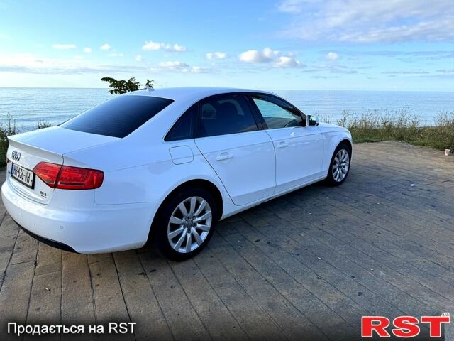 Білий Ауді А4, об'ємом двигуна 2 л та пробігом 209 тис. км за 10800 $, фото 1 на Automoto.ua