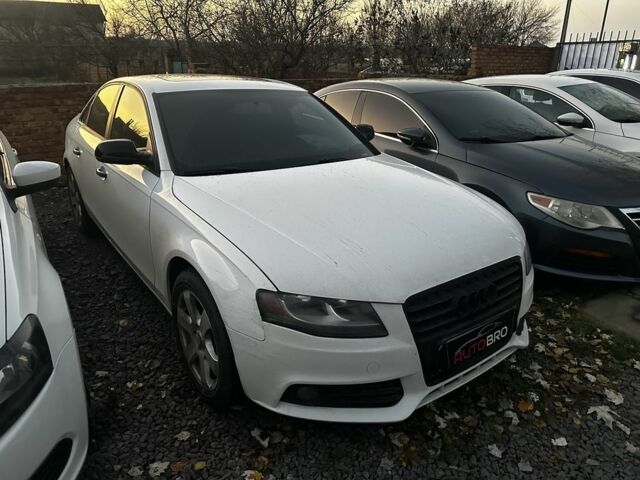 Белый Ауди А4, объемом двигателя 2 л и пробегом 220 тыс. км за 9800 $, фото 1 на Automoto.ua