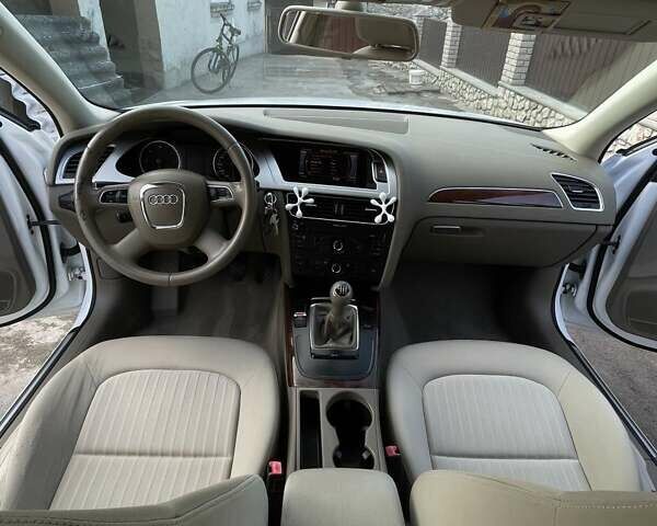 Ауді А4 2010 у Тернополі на Automoto.ua Білий Ауді А4, об'ємом двигуна 1.97 л та пробігом 270 тис. км за 10200 $, фото 7 на Automoto.ua