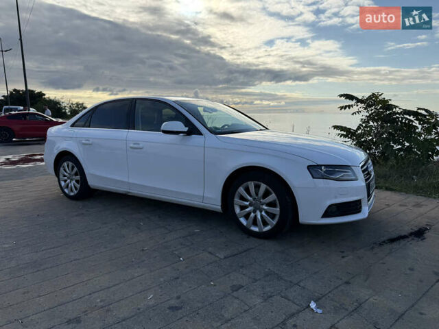 Белый Ауди А4, объемом двигателя 1.98 л и пробегом 209 тыс. км за 10800 $, фото 4 на Automoto.ua