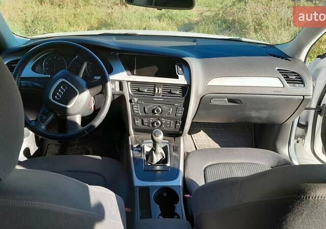 Белый Ауди А4, объемом двигателя 1.98 л и пробегом 275 тыс. км за 8900 $, фото 3 на Automoto.ua