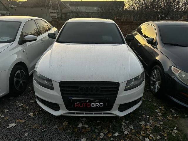 Белый Ауди А4, объемом двигателя 2 л и пробегом 220 тыс. км за 9800 $, фото 3 на Automoto.ua