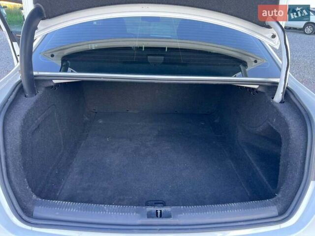 Білий Ауді А4, об'ємом двигуна 1.8 л та пробігом 132 тис. км за 8940 $, фото 31 на Automoto.ua