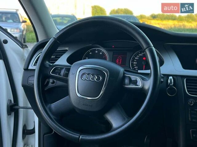 Білий Ауді А4, об'ємом двигуна 1.8 л та пробігом 132 тис. км за 8940 $, фото 28 на Automoto.ua