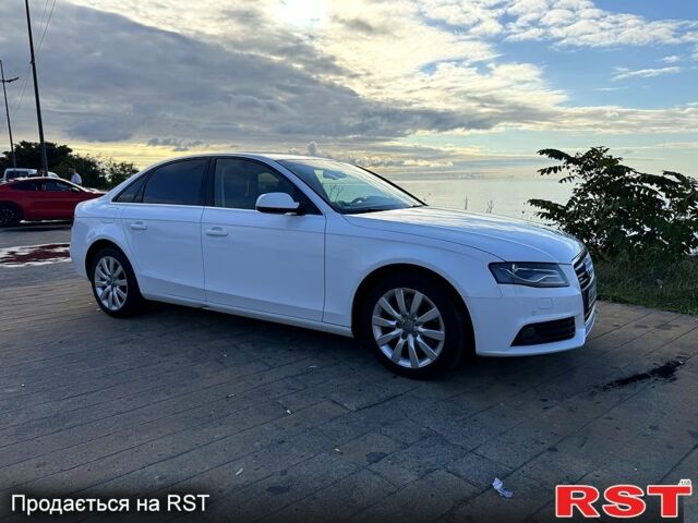 Білий Ауді А4, об'ємом двигуна 2 л та пробігом 209 тис. км за 10800 $, фото 2 на Automoto.ua