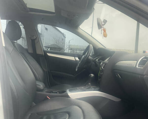 Ауді А4 2010 у Києві на Automoto.ua Білий Ауді А4, об'ємом двигуна 1.98 л та пробігом 253 тис. км за 10300 $, фото 15 на Automoto.ua