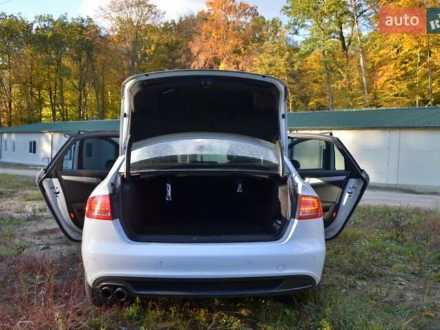 Білий Ауді А4, об'ємом двигуна 1.98 л та пробігом 180 тис. км за 11000 $, фото 13 на Automoto.ua