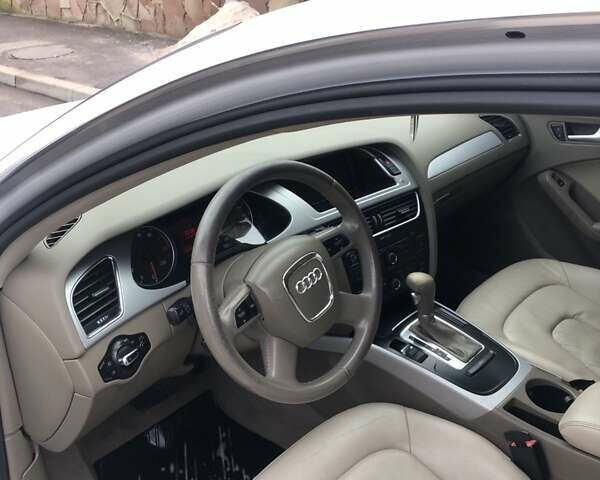 Белый Ауди А4, объемом двигателя 2 л и пробегом 240 тыс. км за 8200 $, фото 6 на Automoto.ua