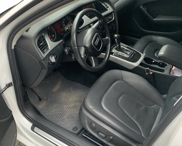 Белый Ауди А4, объемом двигателя 2 л и пробегом 99 тыс. км за 10900 $, фото 4 на Automoto.ua