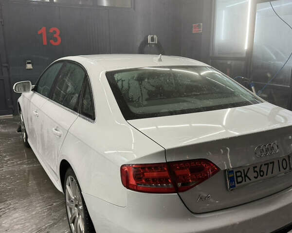 Белый Ауди А4, объемом двигателя 1.98 л и пробегом 261 тыс. км за 10200 $, фото 4 на Automoto.ua
