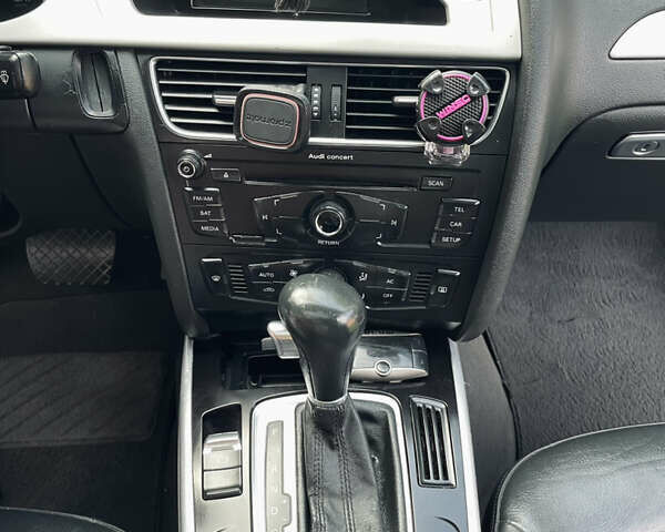 Белый Ауди А4, объемом двигателя 2 л и пробегом 165 тыс. км за 10500 $, фото 7 на Automoto.ua