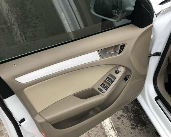 Белый Ауди А4, объемом двигателя 2 л и пробегом 240 тыс. км за 8200 $, фото 11 на Automoto.ua