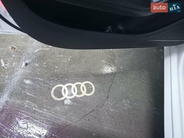 Белый Ауди А4, объемом двигателя 1.98 л и пробегом 236 тыс. км за 12000 $, фото 6 на Automoto.ua