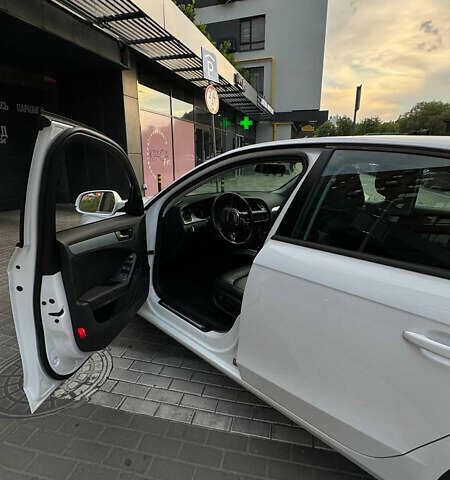 Білий Ауді А4, об'ємом двигуна 1.98 л та пробігом 200 тис. км за 9000 $, фото 10 на Automoto.ua