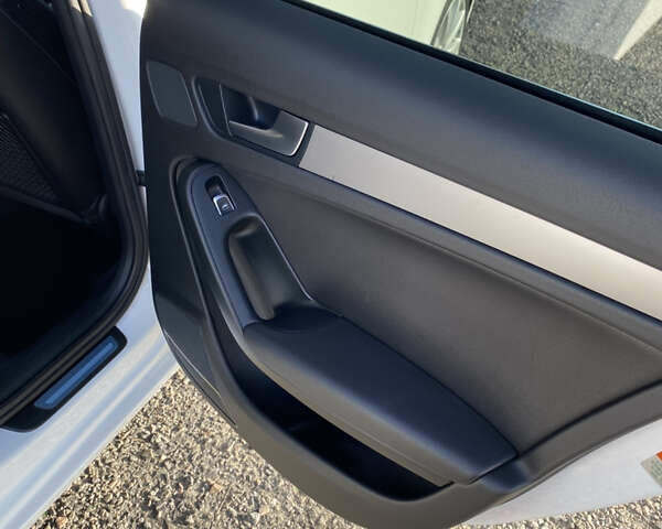 Белый Ауди А4, объемом двигателя 1.98 л и пробегом 178 тыс. км за 12500 $, фото 28 на Automoto.ua