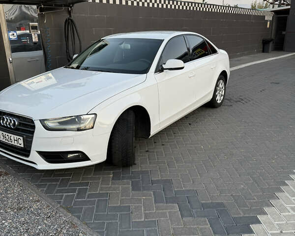 Белый Ауди А4, объемом двигателя 1.8 л и пробегом 222 тыс. км за 12500 $, фото 1 на Automoto.ua