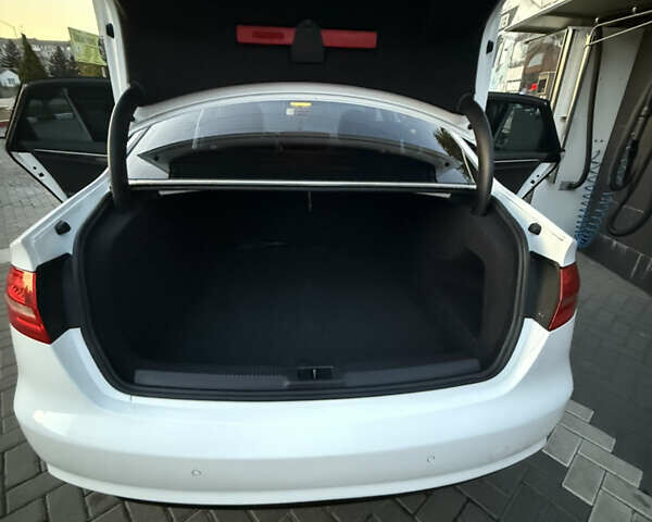 Белый Ауди А4, объемом двигателя 1.8 л и пробегом 222 тыс. км за 12500 $, фото 10 на Automoto.ua