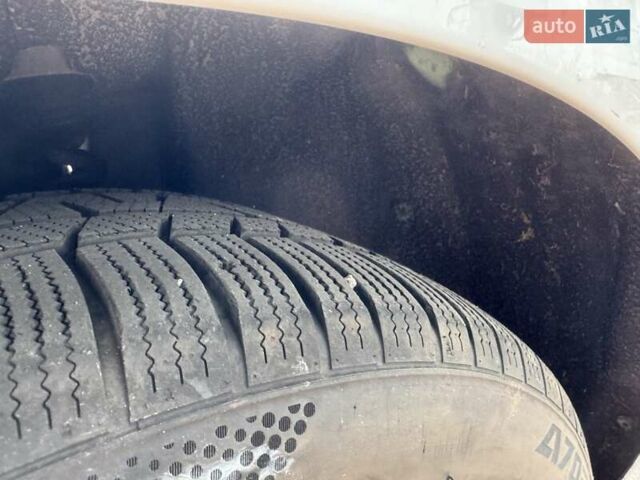 Ауді А4 2012 у Ирпене на Automoto.ua Білий Ауді А4, об'ємом двигуна 1.98 л та пробігом 240 тис. км за 10900 $, фото 13 на Automoto.ua