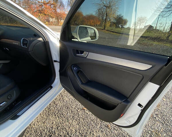 Белый Ауди А4, объемом двигателя 1.98 л и пробегом 178 тыс. км за 12500 $, фото 26 на Automoto.ua