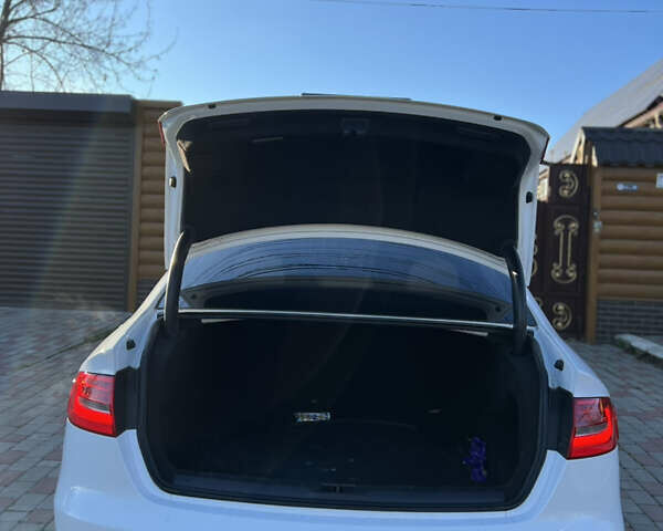 Белый Ауди А4, объемом двигателя 2 л и пробегом 223 тыс. км за 10300 $, фото 20 на Automoto.ua