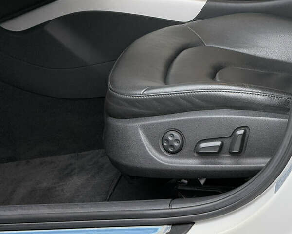 Белый Ауди А4, объемом двигателя 2 л и пробегом 116 тыс. км за 14500 $, фото 11 на Automoto.ua