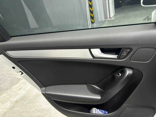 Білий Ауді А4, об'ємом двигуна 2 л та пробігом 225 тис. км за 10999 $, фото 11 на Automoto.ua