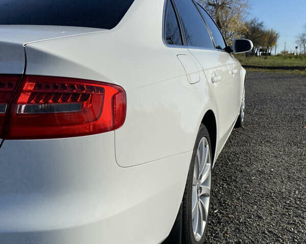 Белый Ауди А4, объемом двигателя 1.98 л и пробегом 178 тыс. км за 12500 $, фото 11 на Automoto.ua