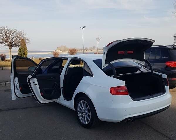 Ауді А4 2012 у Черкасах на Automoto.ua Білий Ауді А4, об'ємом двигуна 1.8 л та пробігом 119 тис. км за 12400 $, фото 6 на Automoto.ua