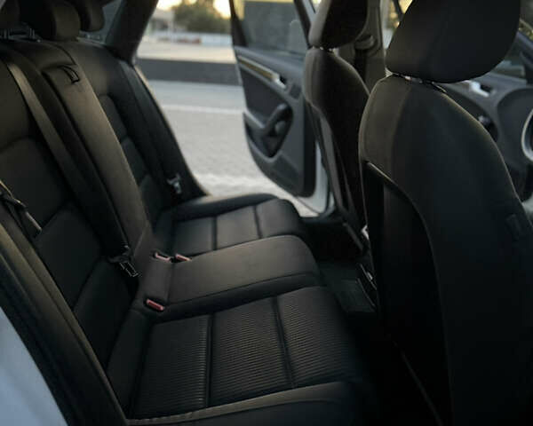 Белый Ауди А4, объемом двигателя 1.8 л и пробегом 222 тыс. км за 12500 $, фото 12 на Automoto.ua