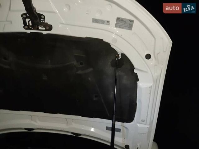 Ауді А4 2012 у Одесі на Automoto.ua Білий Ауді А4, об'ємом двигуна 1.98 л та пробігом 197 тис. км за 11300 $, фото 15 на Automoto.ua