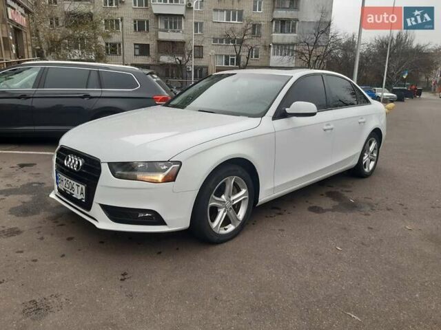 Ауді А4 2012 у Одесі на Automoto.ua Білий Ауді А4, об'ємом двигуна 1.98 л та пробігом 197 тис. км за 11300 $, фото 3 на Automoto.ua