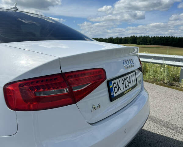 Ауди А4 2012 в Ровно на Automoto.ua Белый Ауди А4, объемом двигателя 1.98 л и пробегом 225 тыс. км за 13000 $, фото 5 на Automoto.ua