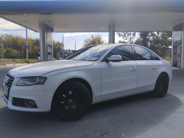 Белый Ауди А4, объемом двигателя 2 л и пробегом 280 тыс. км за 9200 $, фото 2 на Automoto.ua