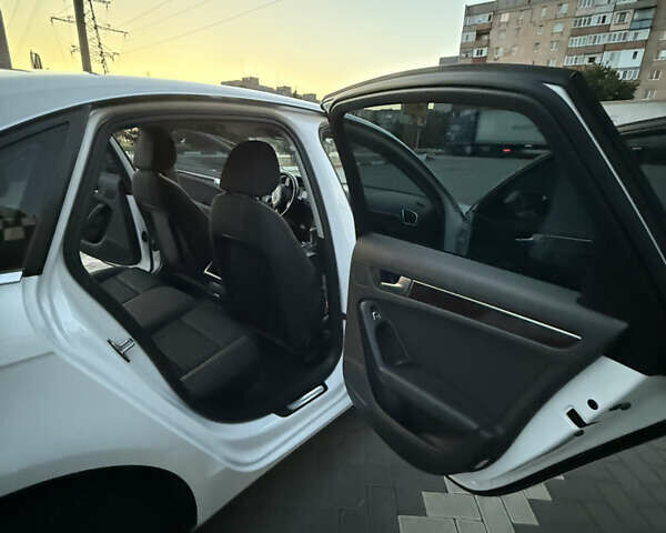 Белый Ауди А4, объемом двигателя 1.8 л и пробегом 222 тыс. км за 12500 $, фото 13 на Automoto.ua