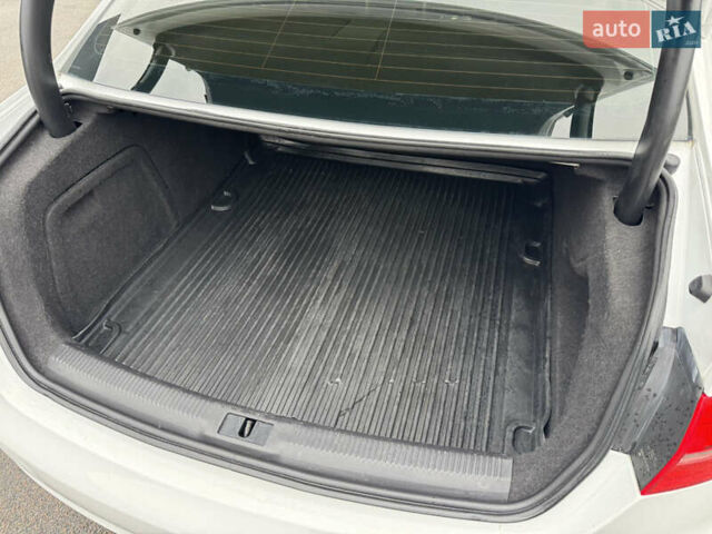 Белый Ауди А4, объемом двигателя 2 л и пробегом 195 тыс. км за 11300 $, фото 14 на Automoto.ua