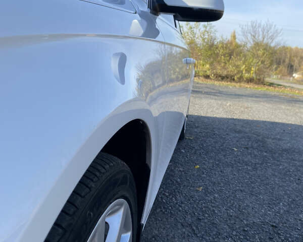 Белый Ауди А4, объемом двигателя 1.98 л и пробегом 178 тыс. км за 12500 $, фото 14 на Automoto.ua