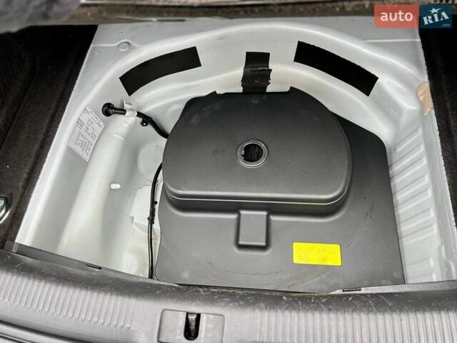 Білий Ауді А4, об'ємом двигуна 1.98 л та пробігом 250 тис. км за 9000 $, фото 6 на Automoto.ua