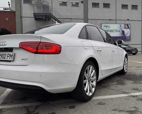 Білий Ауді А4, об'ємом двигуна 1.98 л та пробігом 213 тис. км за 11300 $, фото 12 на Automoto.ua