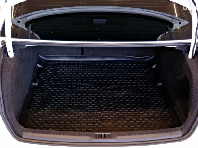 Белый Ауди А4, объемом двигателя 1.8 л и пробегом 198 тыс. км за 10900 $, фото 8 на Automoto.ua