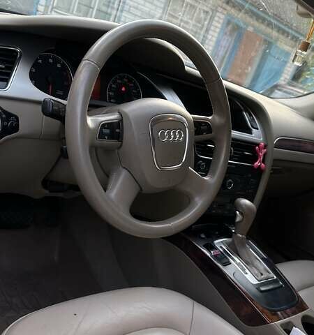 Ауди А4 2012 в Виннице на Automoto.ua Белый Ауди А4, объемом двигателя 2 л и пробегом 247 тыс. км за 11850 $, фото 7 на Automoto.ua
