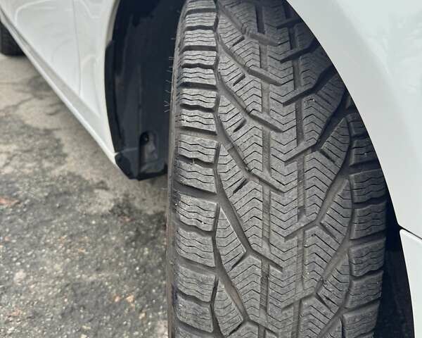 Білий Ауді А4, об'ємом двигуна 1.98 л та пробігом 213 тис. км за 11300 $, фото 38 на Automoto.ua