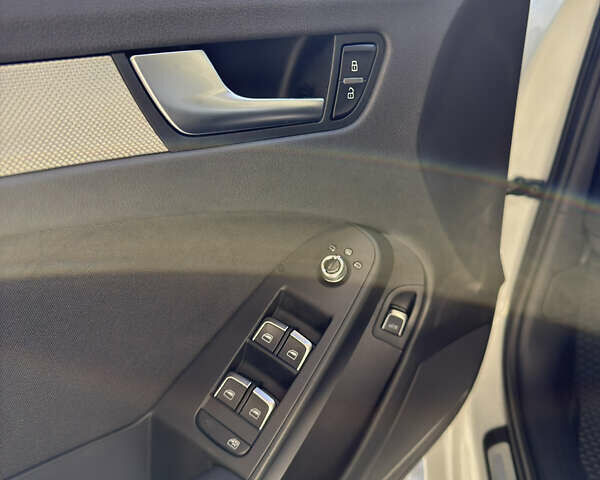 Белый Ауди А4, объемом двигателя 1.8 л и пробегом 243 тыс. км за 9900 $, фото 13 на Automoto.ua