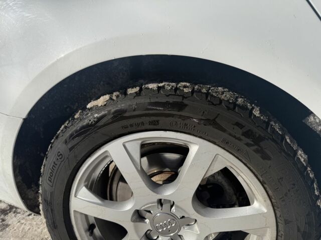 Белый Ауди А4, объемом двигателя 2 л и пробегом 255 тыс. км за 9100 $, фото 3 на Automoto.ua