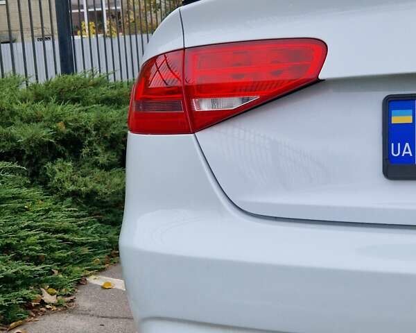 Белый Ауди А4, объемом двигателя 1.98 л и пробегом 300 тыс. км за 10500 $, фото 34 на Automoto.ua