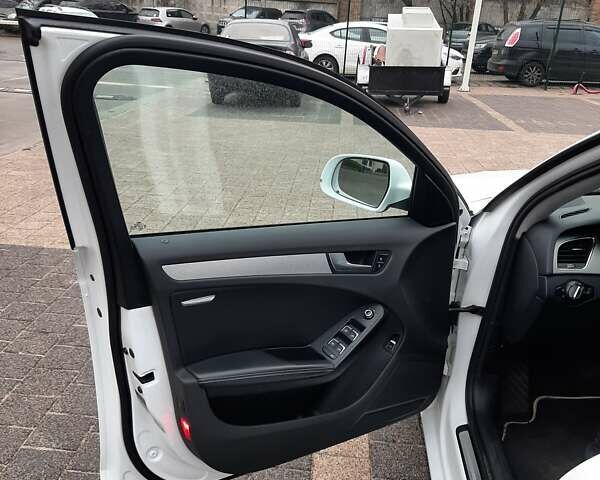 Білий Ауді А4, об'ємом двигуна 0 л та пробігом 155 тис. км за 10500 $, фото 6 на Automoto.ua