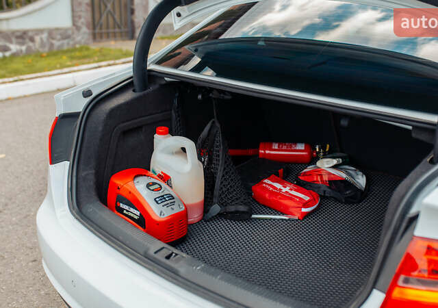 Білий Ауді А4, об'ємом двигуна 1.98 л та пробігом 217 тис. км за 13000 $, фото 38 на Automoto.ua