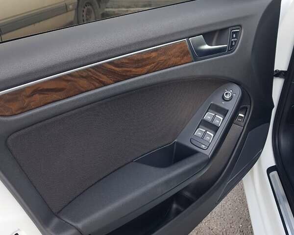 Ауді А4 2012 у Черкасах на Automoto.ua Білий Ауді А4, об'ємом двигуна 1.8 л та пробігом 119 тис. км за 12400 $, фото 12 на Automoto.ua
