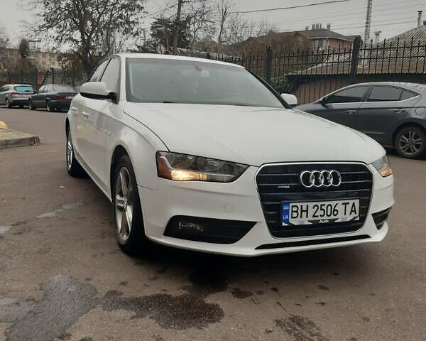 Ауді А4 2012 у Одесі на Automoto.ua Білий Ауді А4, об'ємом двигуна 1.98 л та пробігом 197 тис. км за 11300 $, фото 1 на Automoto.ua