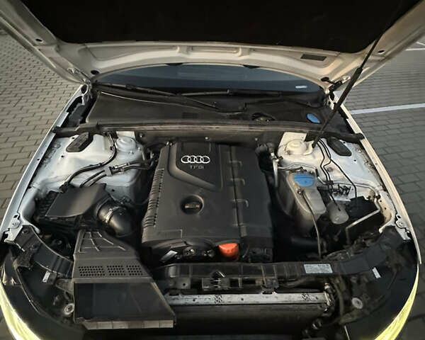 Білий Ауді А4, об'ємом двигуна 2 л та пробігом 243 тис. км за 10500 $, фото 18 на Automoto.ua